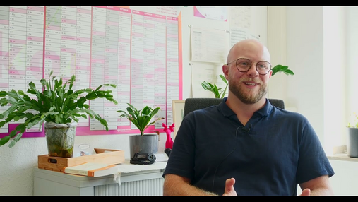 Video zum Thema "Ausbildung zum Lebensmittelkontrolleur": Zu sehen ist Florian, der seinen Arbeitsalltag schildert.