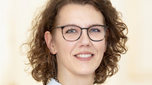 Bürokratieabbau - interview mit Iris Rauskala Foto zum Thema Bürokratieabbau: Zu sehen ist Dr. Iris Rauskala, Rektorin der Verwaltungshochschule Ludwigsburg in Baden-Württemberg.