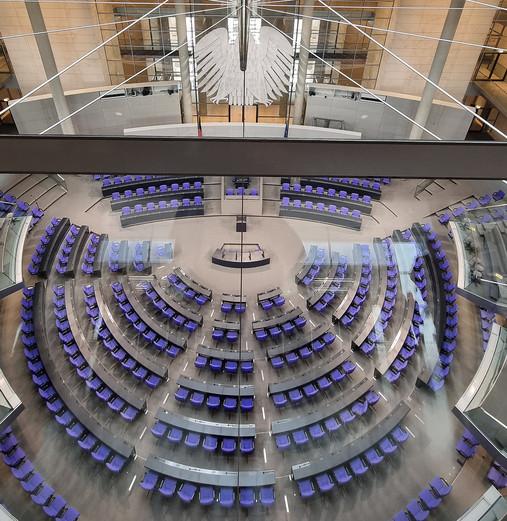 Foto zum Thema "Praktikum im Bundestag": Zu sehen ist eine Aufnahme des Plenarsaals im Bundestag.