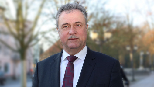 Foto zum Thema "Claus Weselsky im Interview": Zu sehen ist ein Porträtfoto von Claus Weselsky,