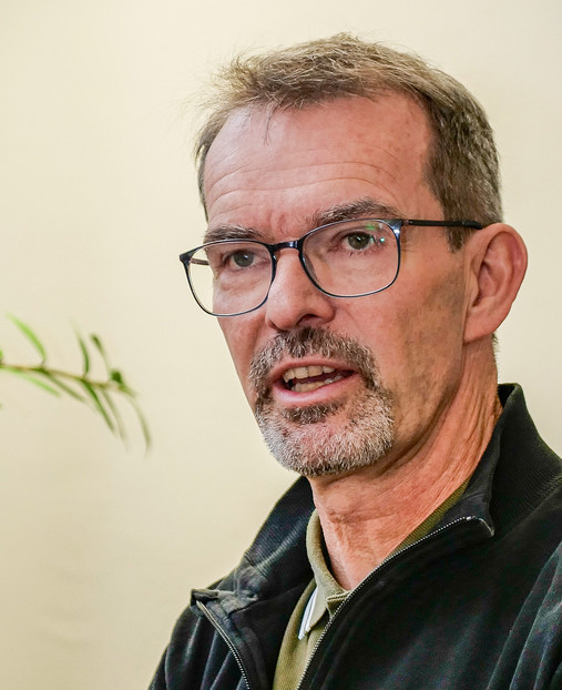 Forstwirtschaft und Klimawandel - Prof. Schröder Foto zum Thema Forstwirtschaft und Klimawandel: Zu sehen ist ein Porträt von Jens Schröder, Professor für Waldökologie und Waldbaugrundlagen an der Hochschule für nachhaltige Entwicklung in Eberswalde.