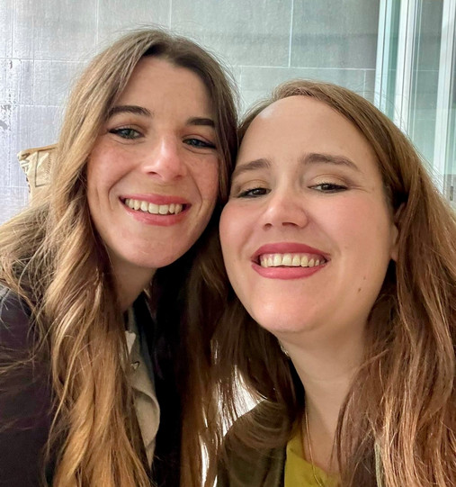 Das Foto zeigt Lisa Eder und Ricarda Lang.