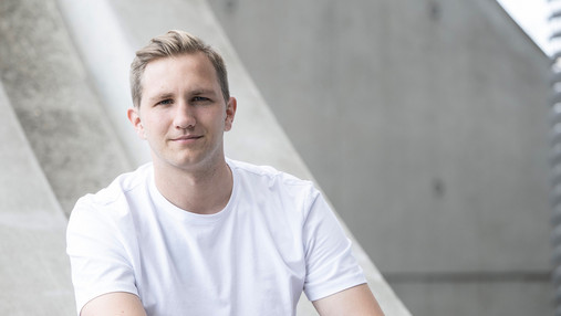 Foto zum Thema Trendstudie Jugend in Deutschland 2024: Zu sehen ist Kilian Hampel, Co-Autor der Studie.