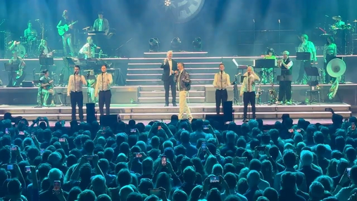 Claus Weselsky dirigiert Orchester von Jan Böhmermann